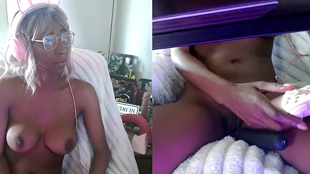 Snapshot of alys_at_college chatting on July 2, 2026, 12:44 pm alys at college online show from July 2, 2026, 12:44 pm