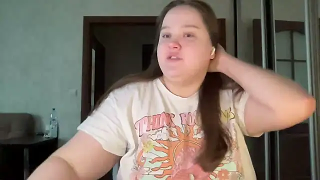 Snapshot of Alice898 chatting on October 18, 2025, 7:42 am Alice898 online show from October 18, 2025, 7:42 am