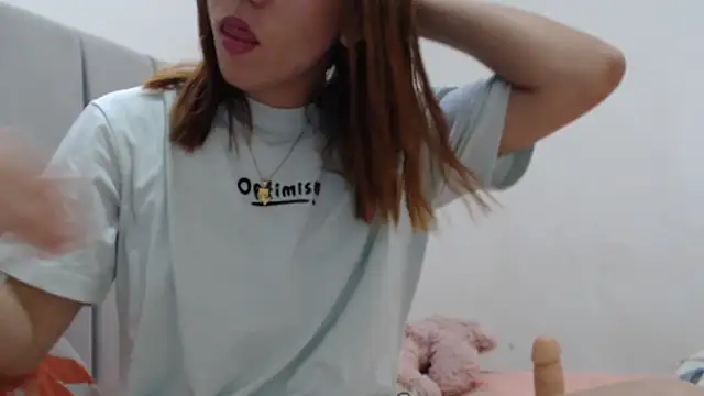 Snapshot of Dolly_Peach_ chatting on February 17, 2026, 5:52 pm Dolly Peach online show from February 17, 2026, 5:52 pm