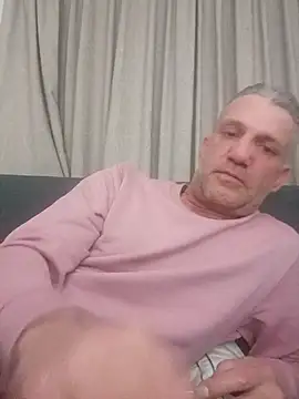 Snapshot of handsome8inchh chatting on April 5, 2026, 12:19 am handsome8inchh online show from April 5, 2026, 12:19 am