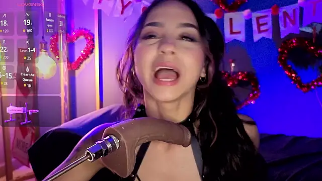 RACHELRUIZ online show from February 12, 2026, 12:05 am