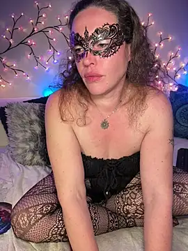 Snapshot of Nadja_Noir chatting on May 17, 2026, 11:12 pm Nadja Noir online show from May 17, 2026, 11:12 pm