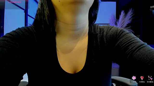 SamaraAnders  online show from April 7, 2026, 4:35 am