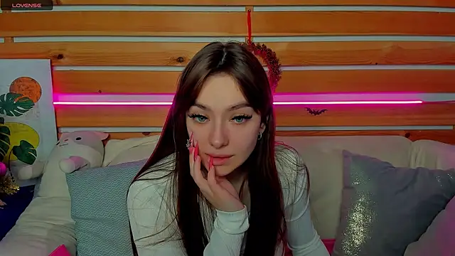 Emily Tylerr online show from December 20, 2025, 8:10 am