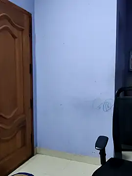 mallu-lover online show from November 4, 2025, 1:10 pm