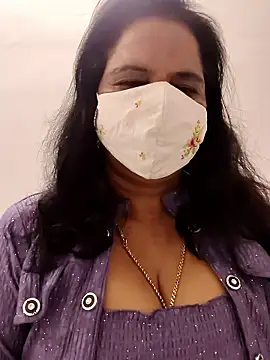 mallu-lover online show from January 14, 2026, 6:35 pm