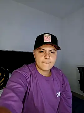 Snapshot of NoahLux chatting on September 10, 2025, 7:14 pm NoahLux online show from September 10, 2025, 7:14 pm