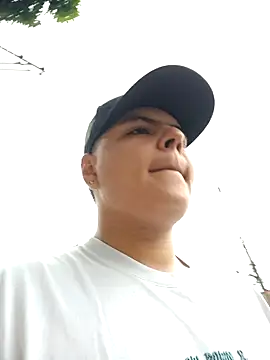 Snapshot of NoahLux chatting on September 20, 2025, 12:28 pm NoahLux online show from September 20, 2025, 12:28 pm