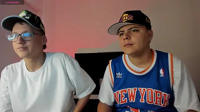 Snapshot of NoahLux chatting on October 5, 2025, 7:23 pm NoahLux online show from October 5, 2025, 7:23 pm