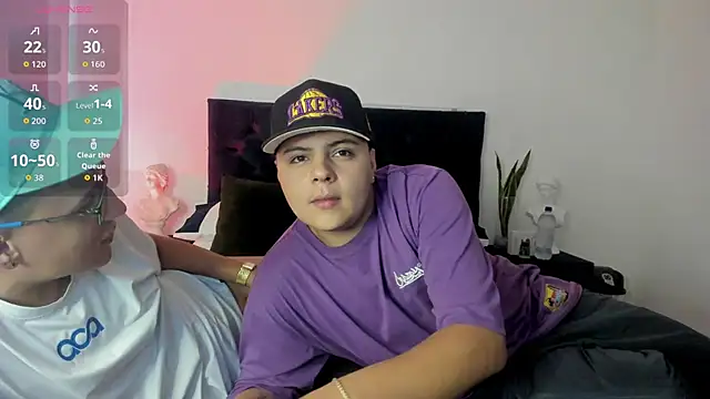 Snapshot of NoahLux chatting on October 6, 2025, 8:06 pm NoahLux online show from October 6, 2025, 8:06 pm