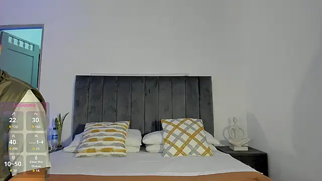Snapshot of NoahLux chatting on October 11, 2025, 7:34 pm NoahLux online show from October 11, 2025, 7:34 pm