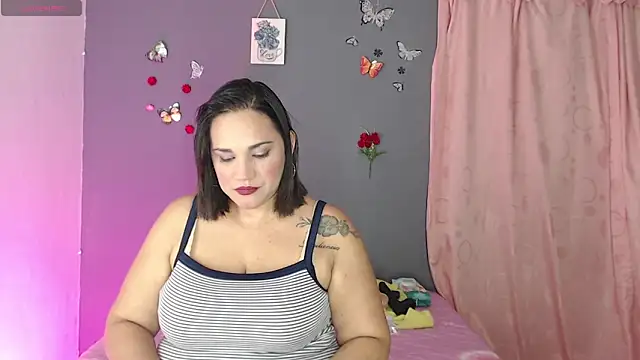 Snapshot of ROOSEQUEEN chatting on November 6, 2025, 12:00 am ROOSEQUEEN online show from November 6, 2025, 12:00 am