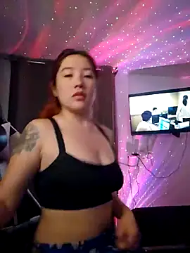 lunnaa  online show from October 7, 2025, 3:25 am