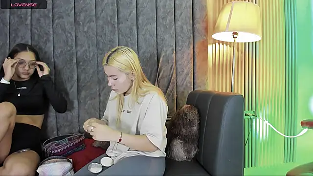 rubby lux online show from November 20, 2025, 12:49 pm