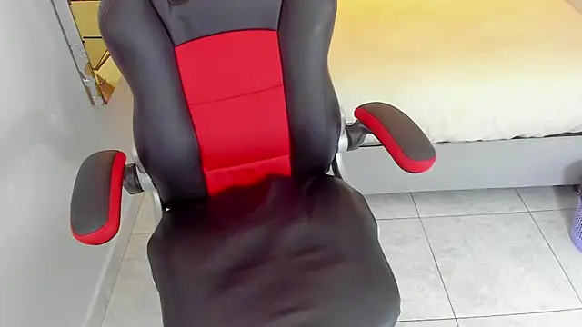 ALISSON BARKER online show from October 22, 2025, 7:13 pm