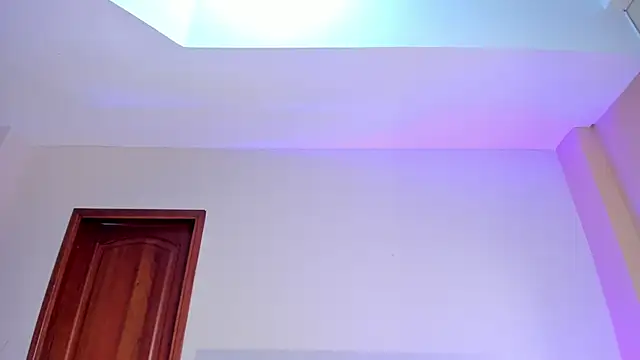 SerenaAveline online show from November 4, 2025, 11:15 pm