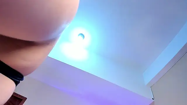 SerenaAveline online show from November 26, 2025, 11:17 pm