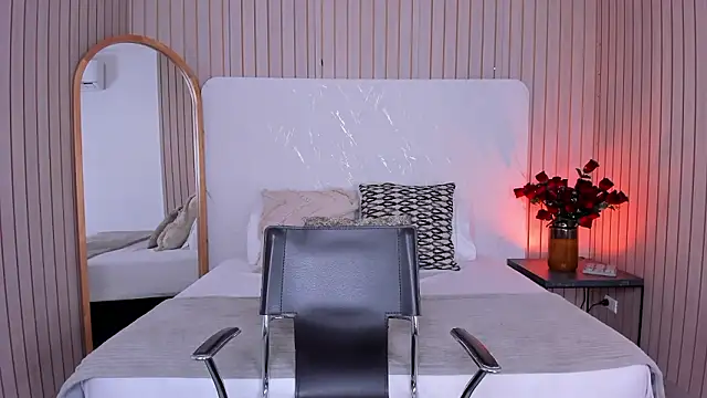 EmelyParker online show from February 24, 2026, 1:36 am