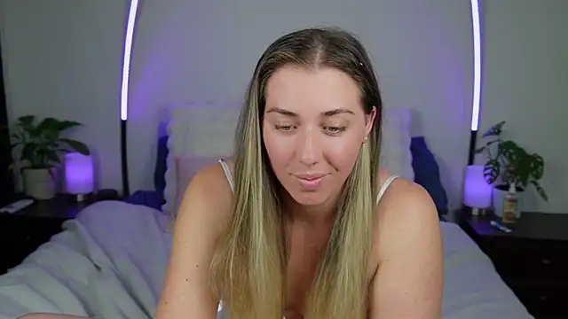 louiseberkeley online show from October 7, 2025, 12:46 pm