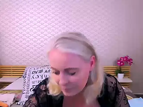Snapshot of Anais_Janson chatting on June 4, 2026, 8:15 pm Anais Janson online show from June 4, 2026, 8:15 pm