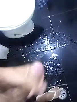 Snapshot of Jeff013013 chatting on December 14, 2025, 6:08 am Jeff013013 online show from December 14, 2025, 6:08 am