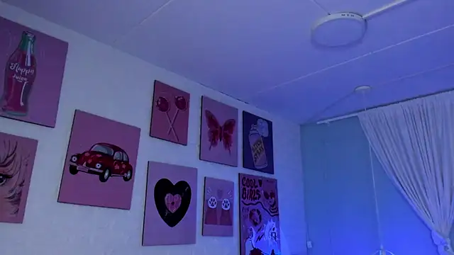 Lara Rouss  online show from October 2, 2025, 3:57 am