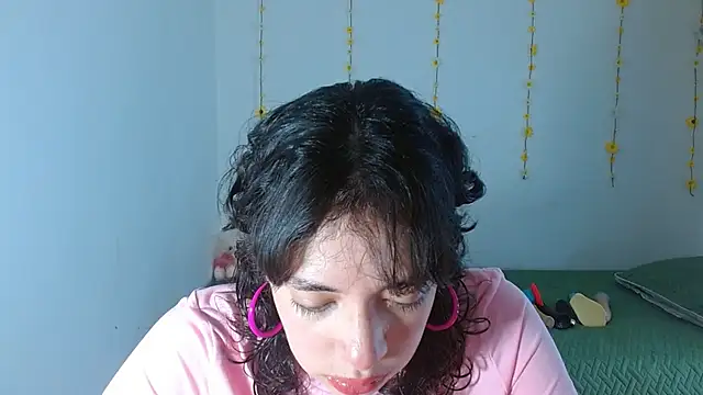 Snapshot of sajecrismaa chatting on January 6, 2026, 4:21 pm sajecrismaa online show from January 6, 2026, 4:21 pm