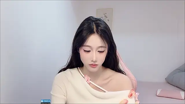 R R6 online show from October 6, 2025, 1:52 pm