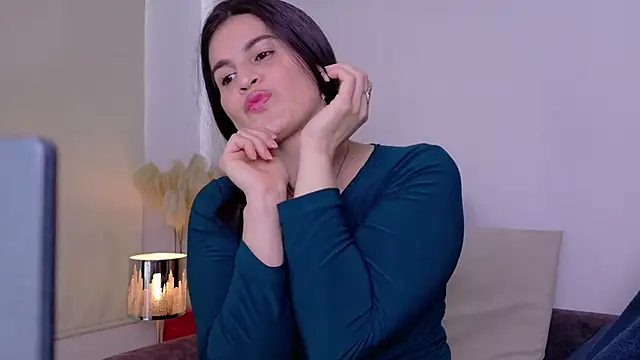 lizdevine online show from September 24, 2025, 3:04 pm