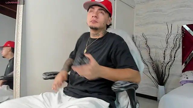 JamesDeker online show from September 22, 2025, 7:16 pm