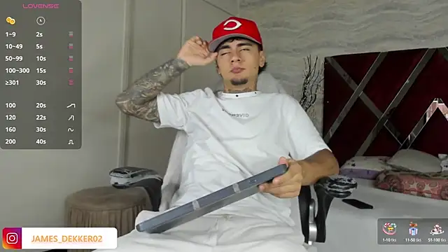 JamesDeker online show from September 27, 2025, 8:47 pm