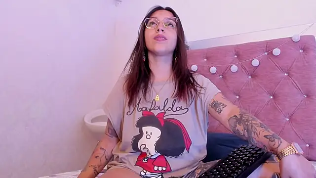 Snapshot of JulianaCarter chatting on May 19, 2026, 7:42 pm JulianaCarter online show from May 19, 2026, 7:42 pm