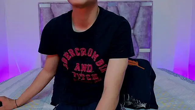 lana and liam  online show from September 12, 2025, 10:26 am