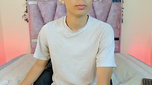 lana and liam  online show from October 31, 2025, 10:27 am