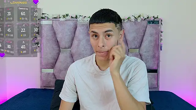 lana and liam  online show from November 11, 2025, 9:20 am