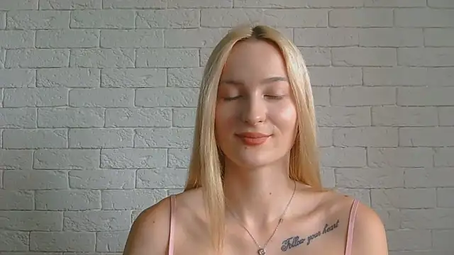 Snapshot of Alice_Sweet_01 chatting on June 18, 2026, 10:09 am Alice Sweet 01 online show from June 18, 2026, 10:09 am