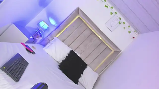 ScarlettVell online show from February 26, 2026, 7:13 pm