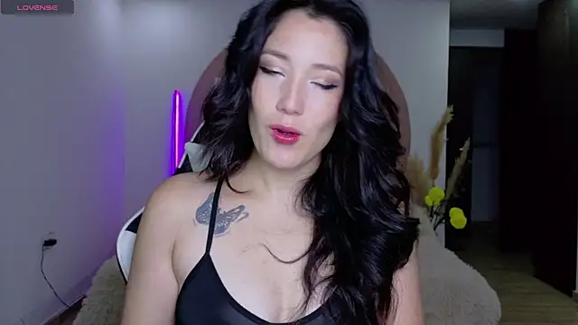 Eliih 01 online show from April 13, 2026, 3:12 am