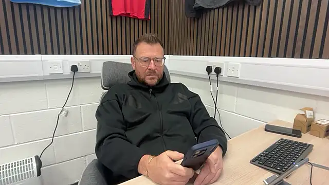 bilf1978 online show from February 16, 2026, 6:42 am