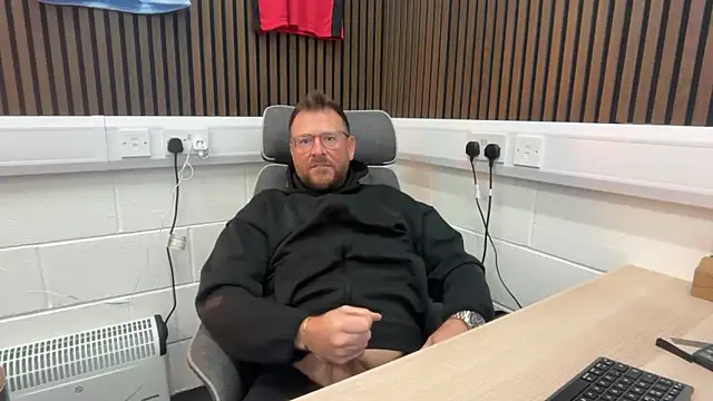 bilf1978 online show from February 26, 2026, 7:51 am