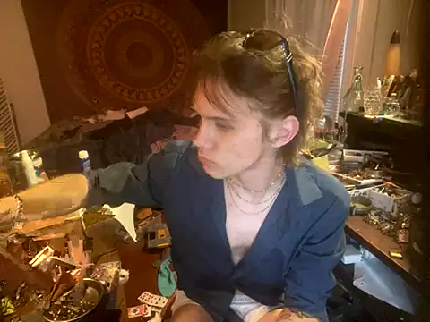 XanderOzzz online show from September 24, 2025, 12:08 pm