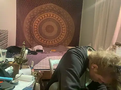 XanderOzzz online show from November 17, 2025, 8:20 am