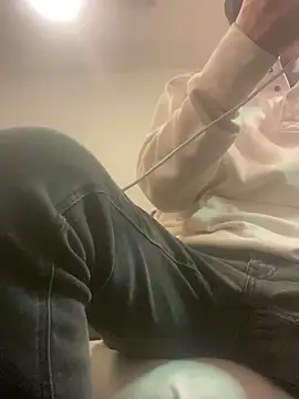 XanderOzzz online show from December 17, 2025, 1:44 am