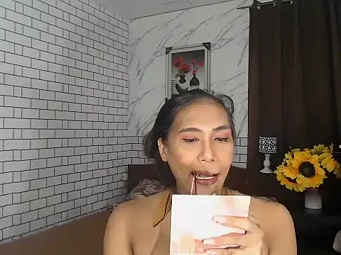 Latinahugecock online show from September 25, 2025, 4:54 pm