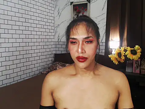 Latinahugecock online show from October 3, 2025, 9:28 am