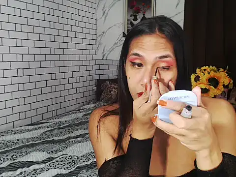 Latinahugecock online show from October 9, 2025, 6:28 pm