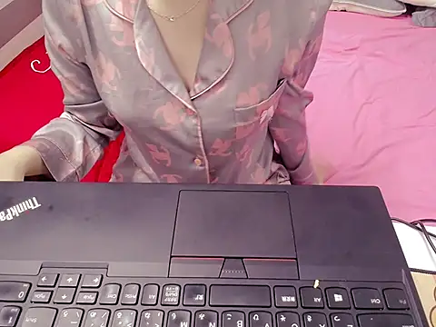 Lamoon 2k online show from November 4, 2025, 6:45 am