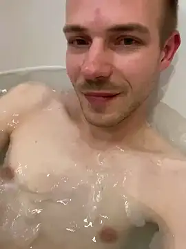 Skinny0150 online show from November 21, 2025, 9:24 pm