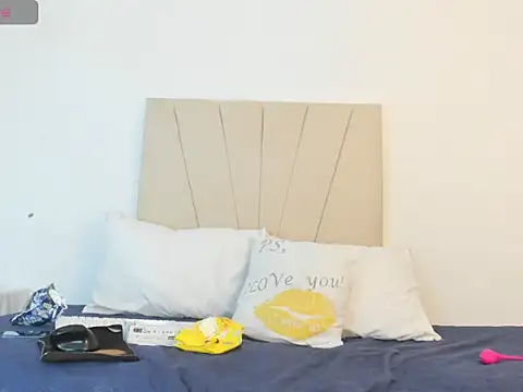  Miaa khalifa  online show from September 30, 2025, 12:54 pm