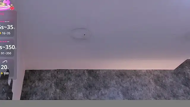 crystaldarliing online show from December 5, 2025, 2:58 pm